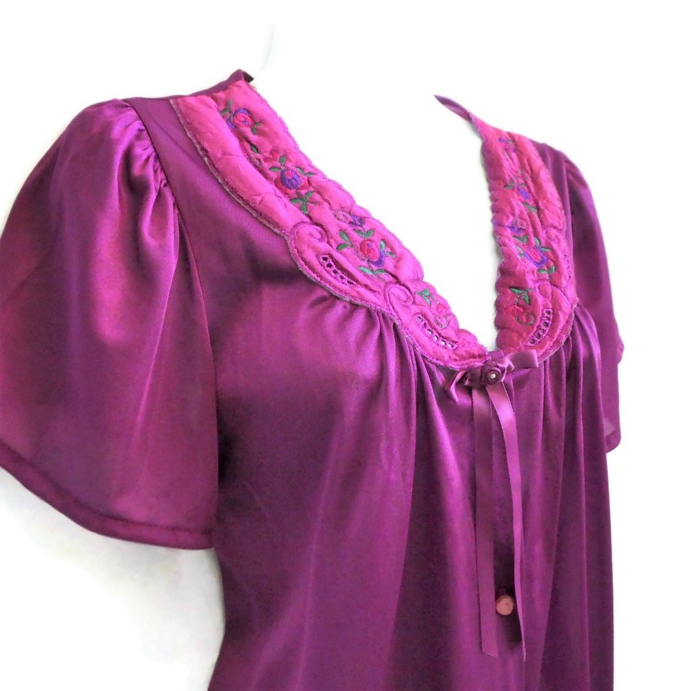 Vintage 70s Quiet Moments Housecoat Robe Berry Purple Pearl Pockets M